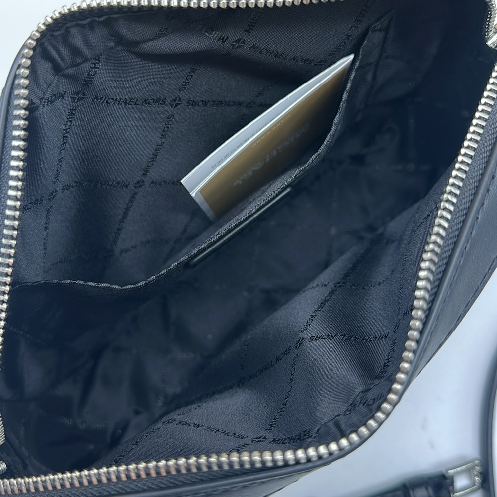 Michael Kors Jet Set Large Ombré Signature Logo East West Crossbody Body
Black - Picture 12 of 14